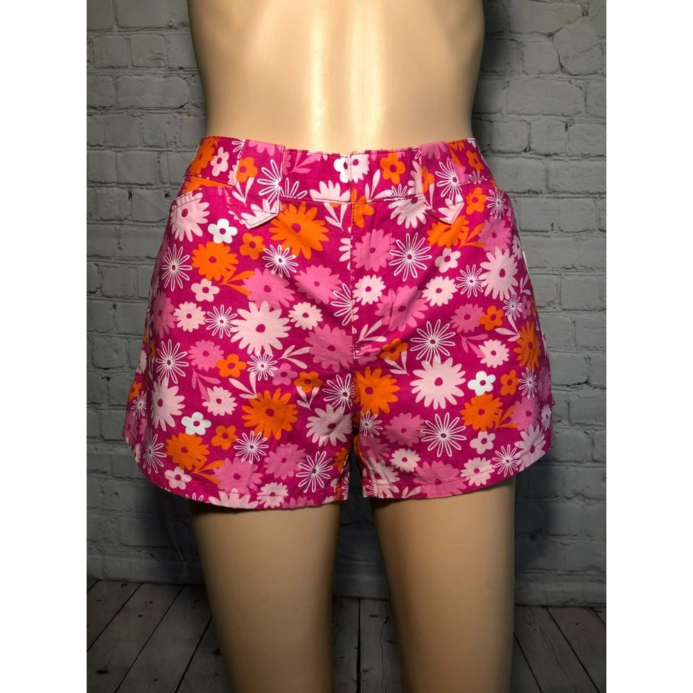 Super cute & Summery pink floral SO short NEW $18 Size 9
